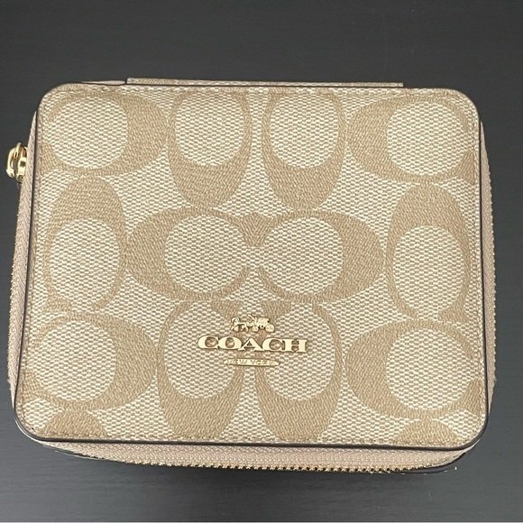 Coach Large Jewelry Box in Signature Canvas Light Khaki/Chalk • Brand 🆕 - Picture 3 of 16